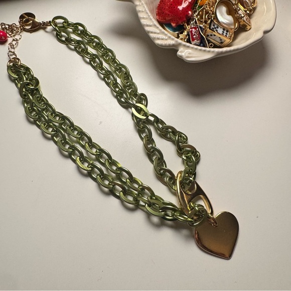 Gold heart Y2k chain necklace , 2000s nostalgia, chunky trendy necklace - Picture 5 of 9